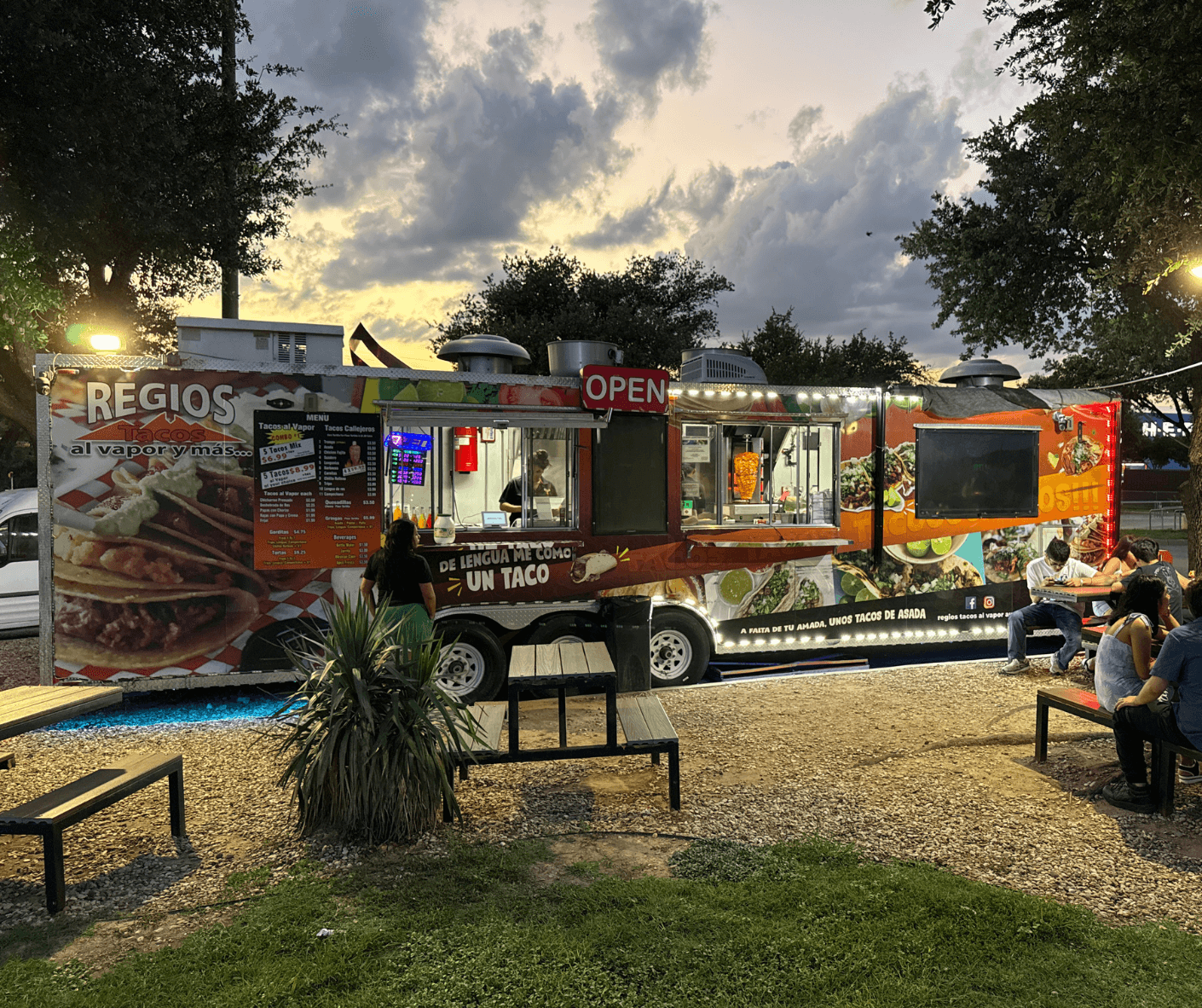 Regios Tacos a Vapor en N Lamar Blvd